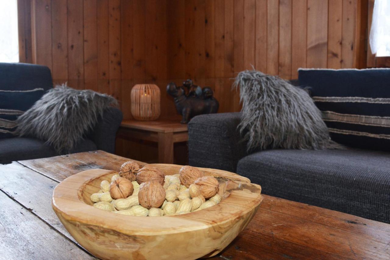 Apartament Alte Post Mit Geschichte Und Restaurant Tavanasa Zewnętrze zdjęcie