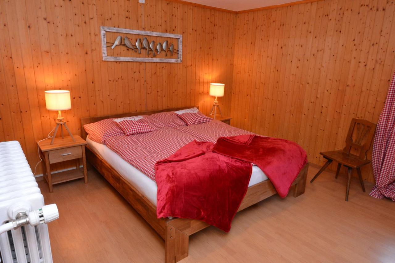 Apartament Alte Post Mit Geschichte Und Restaurant Tavanasa Zewnętrze zdjęcie